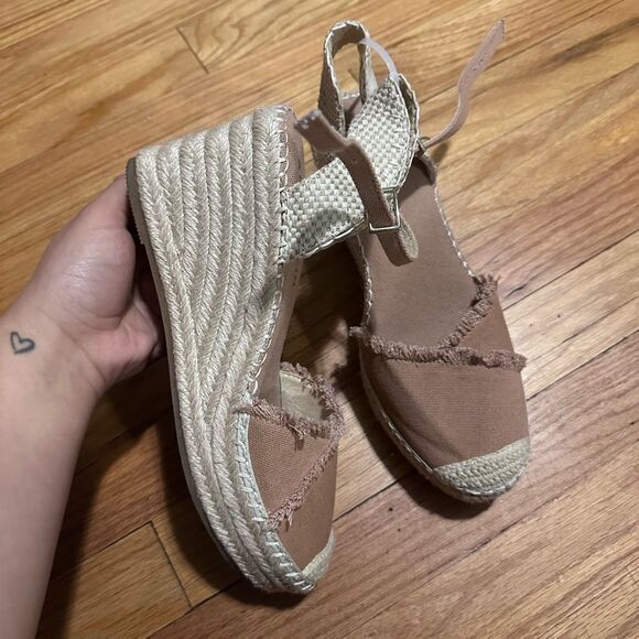 Anne Klein | Laken Espadrille Wedge Sandals - Picture 5 of 9